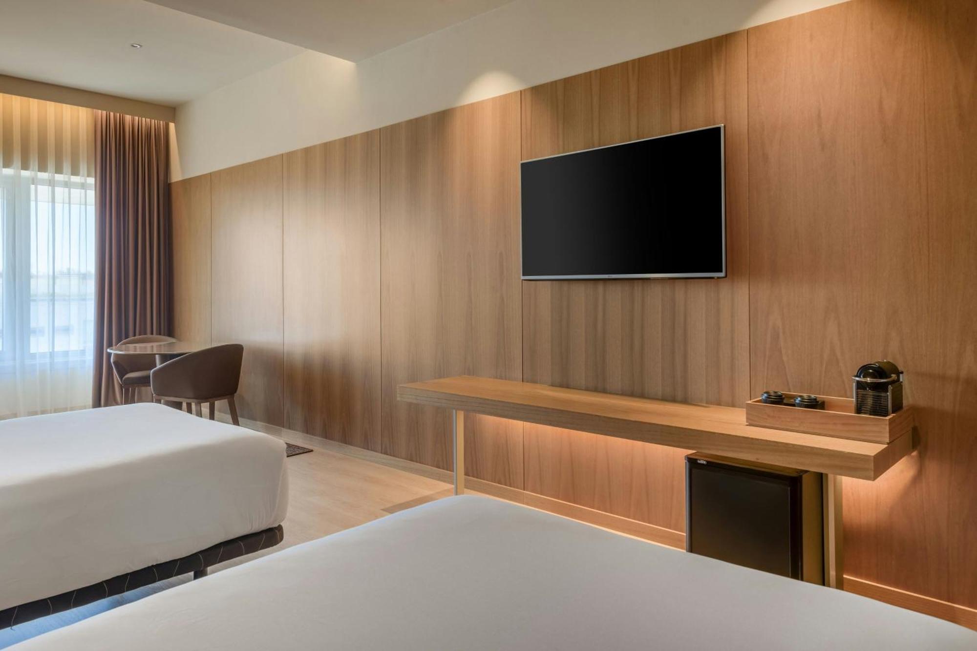 Ac Hotel Diagonal L'Illa By Marriott Barcelona Exterior photo