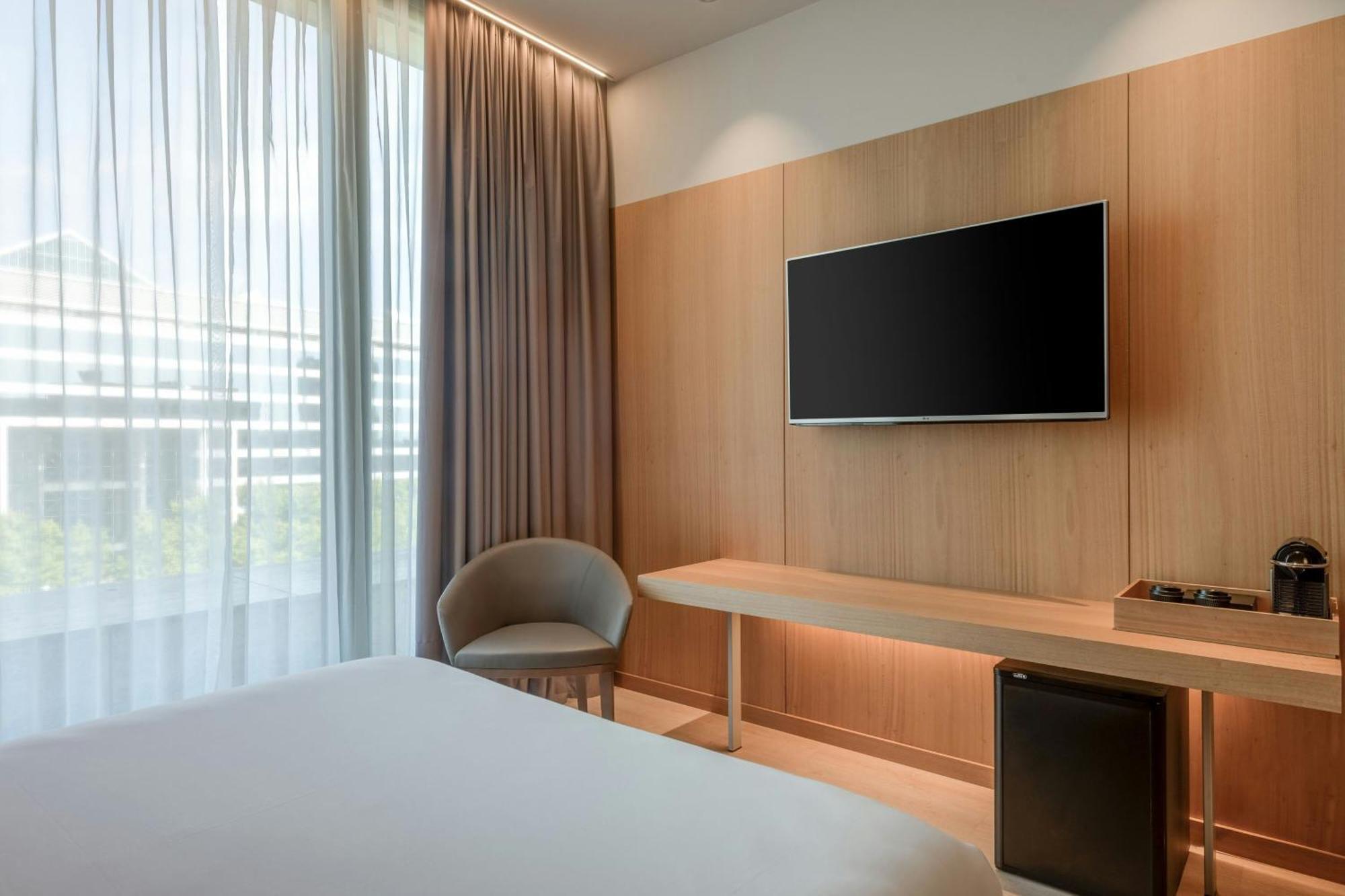 Ac Hotel Diagonal L'Illa By Marriott Barcelona Exterior photo