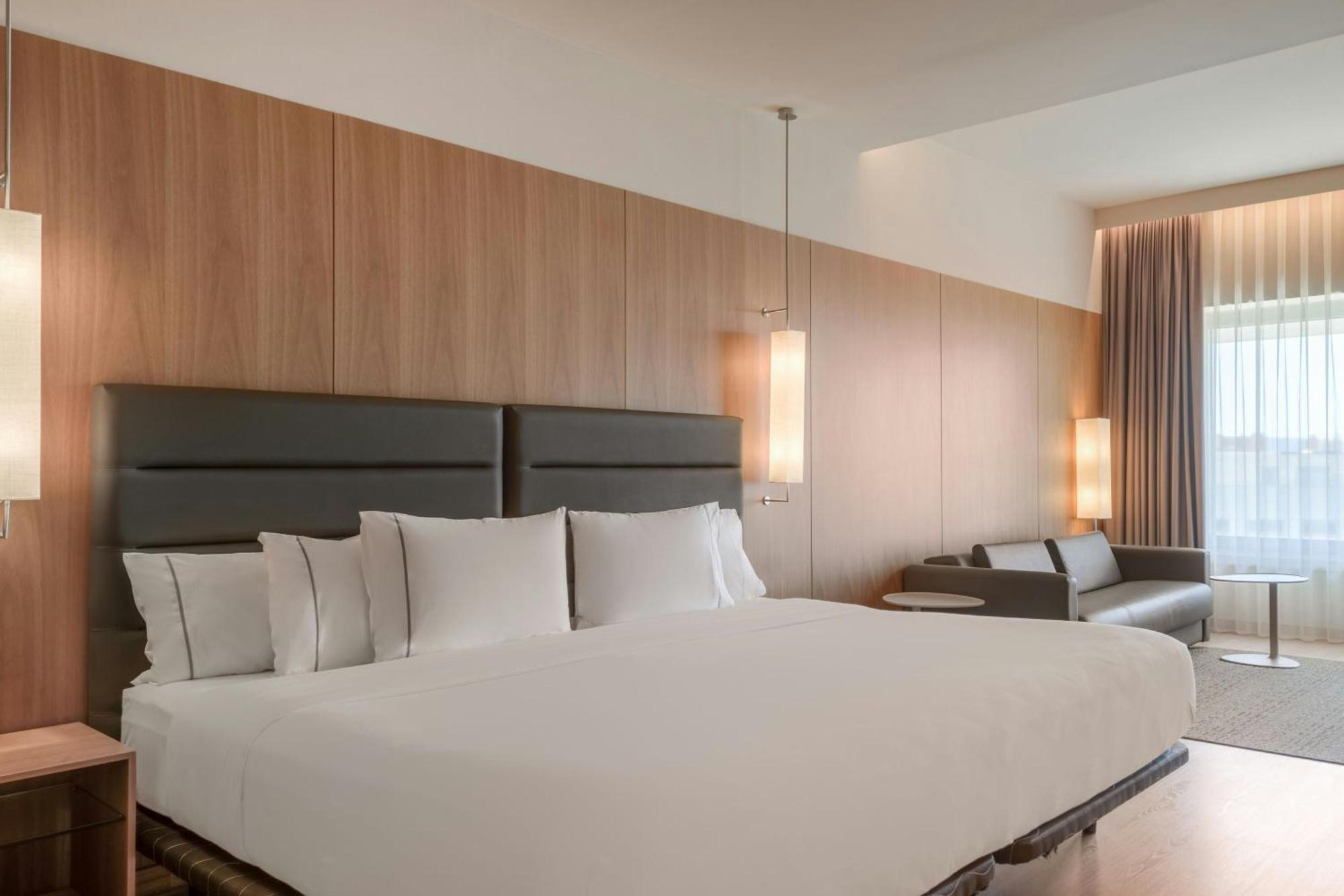 Ac Hotel Diagonal L'Illa By Marriott Barcelona Exterior photo