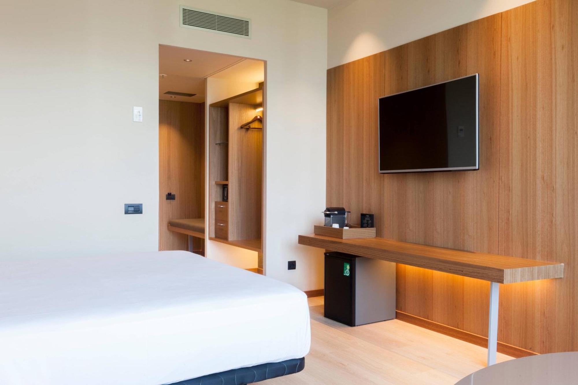 Ac Hotel Diagonal L'Illa By Marriott Barcelona Exterior photo
